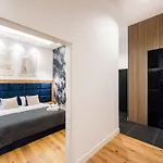 Zlota Sophisticated By Bookinghost Warsaw