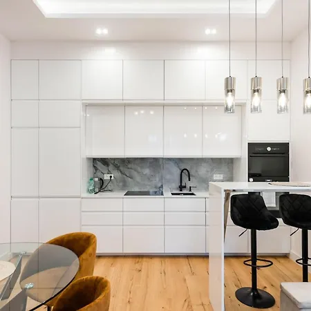 Zlota Sophisticated By Bookinghost Lägenhet *