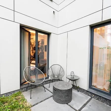 Zlota Sophisticated By Bookinghost Apartment